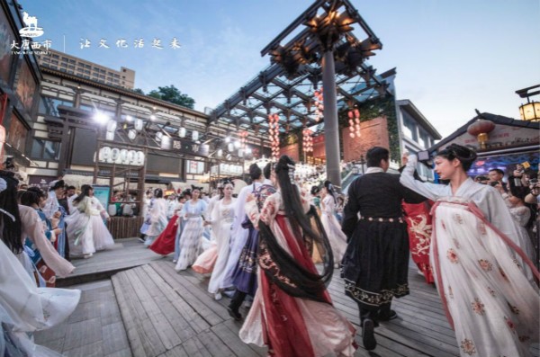 首页 新闻中心 西市活动 逛古风集市,淘精品手作偶遇最美唐妞,邂逅